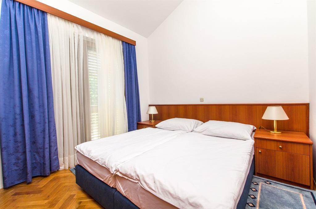 Apartments Meridiana 1 Оребич Экстерьер фото
