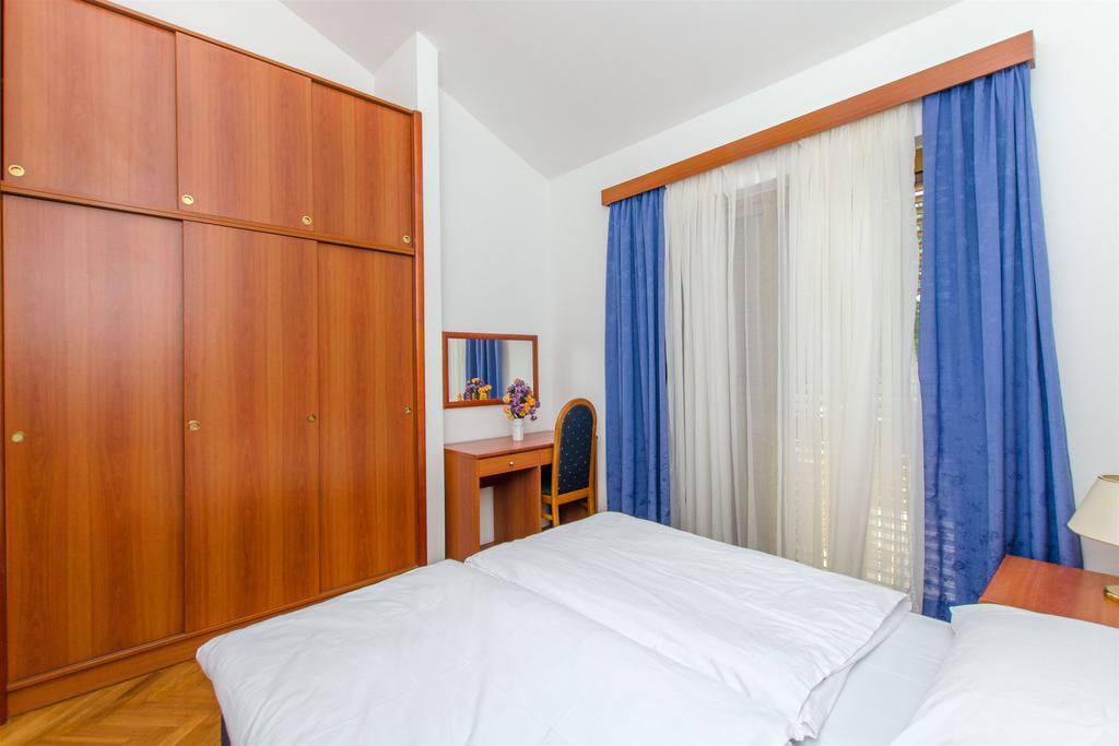 Apartments Meridiana 1 Оребич Экстерьер фото
