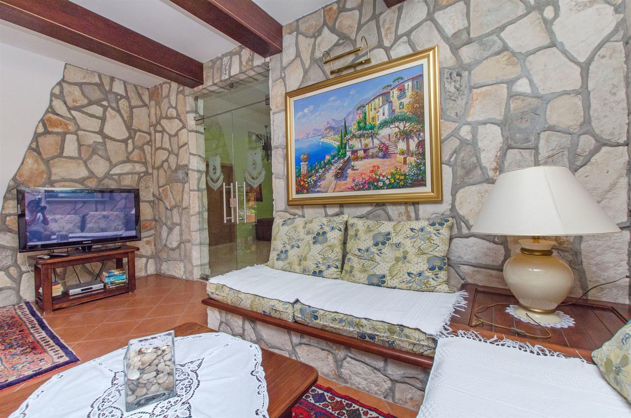 Apartments Meridiana 1 Оребич Экстерьер фото
