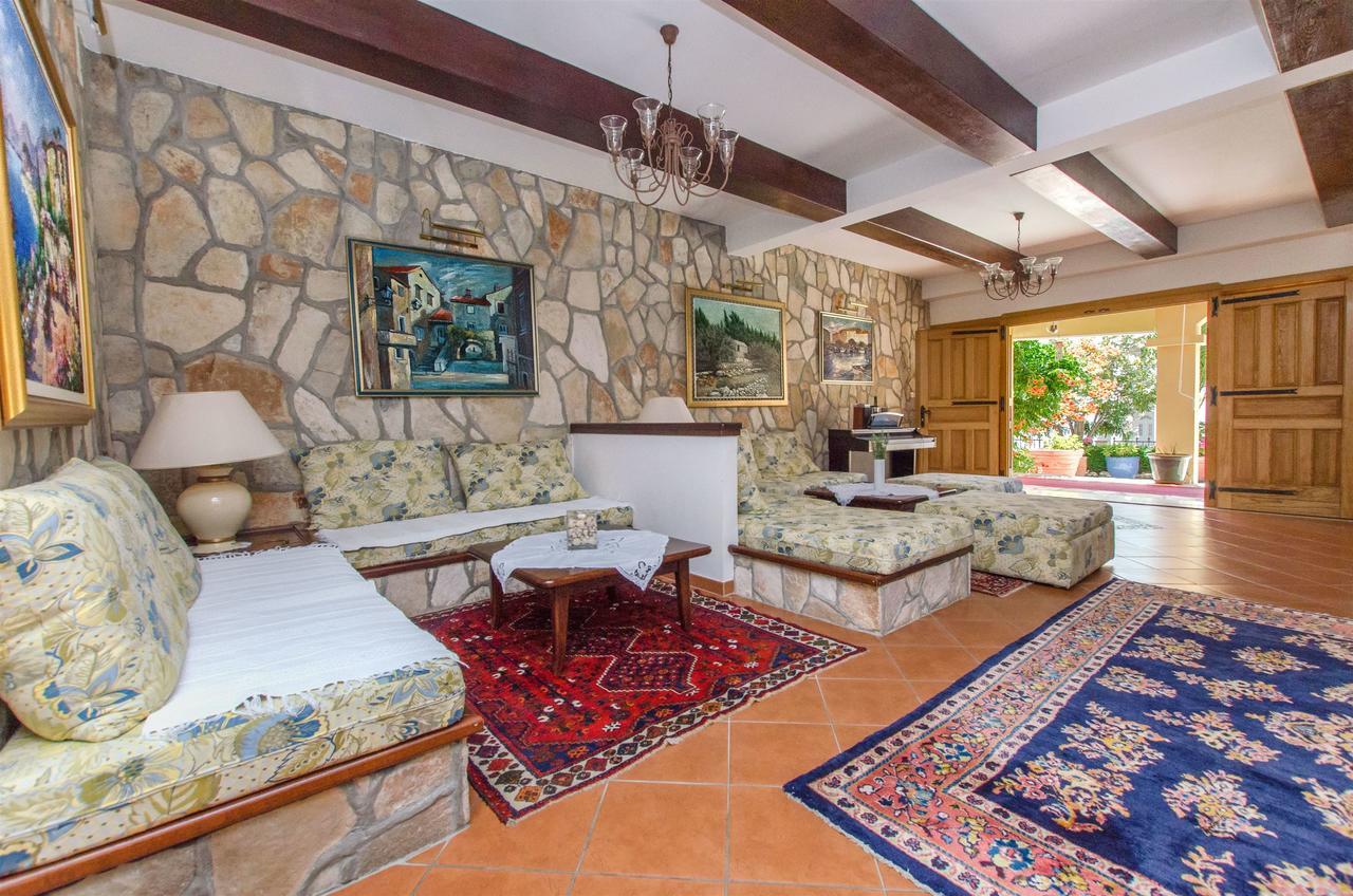 Apartments Meridiana 1 Оребич Экстерьер фото
